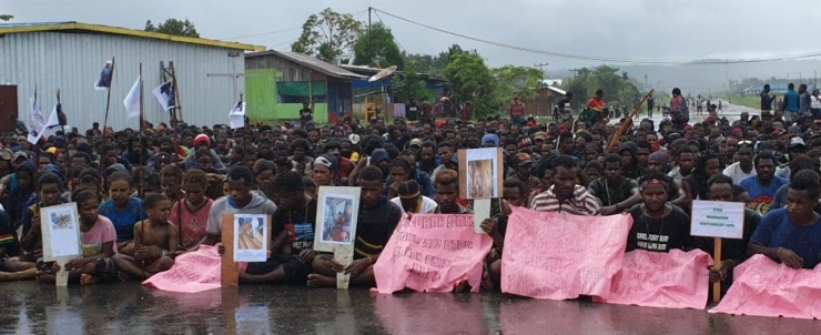 Warga Nduga melakukan demonstrasi menuntut pengusutan terhadap pembunuhan warga sipil di Kabupaten Nduga, 27 Juli 2020. Dok.Istimewa.