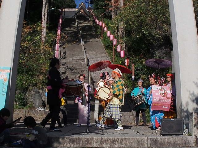 Pertunjukan Chindon-ya (Dokumentasi Pribadi)