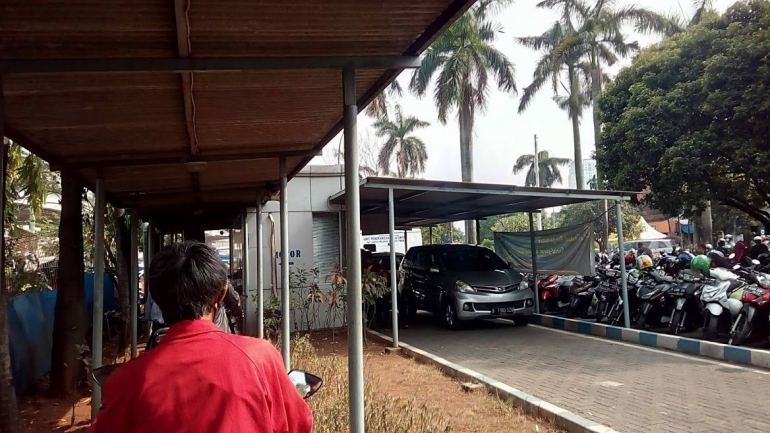 Menunggu antrian di layanan Samsat Drive Thru Jakarta Timur (Dokpri)