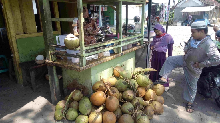 3 hari, 200 butir kelapa, habis. (Dokpri)