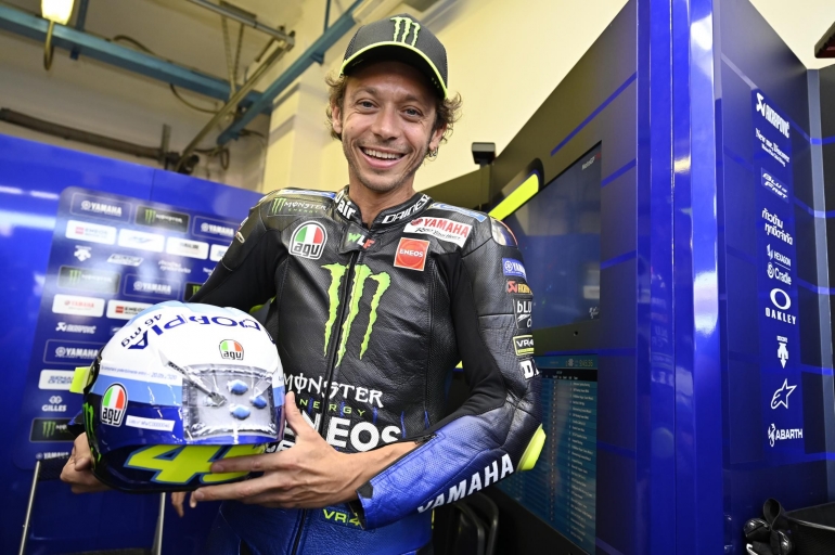 Rossi dan helm barunya bertema Viagra (dok.motogp.com)