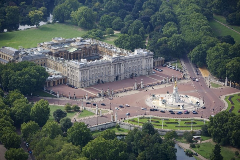  Buckingham Palace ( dari poster )