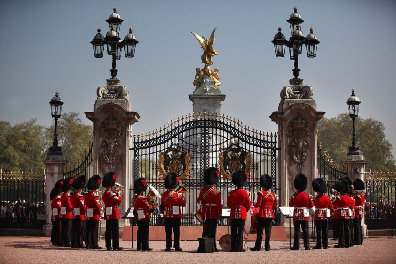  Tradisi Buckingham Palace ( dok pri )