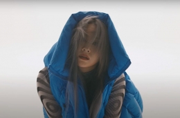 Tangkapan Layar dari musik Video CL, +POST UP+ (Sumber : youtube.com/CL Official Channel )
