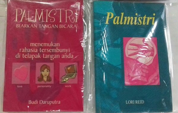 Beberapa buku Palmistri (koleksi pribadi)