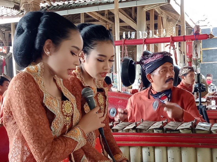 Saat wayang ruwatan di Padepokan Seni Mangun Dharmo Malang. Dokpri