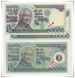 Atas: uang reguler; bawah: uang plastik. Tadinya uang plastik berharga Rp 100.000 namun kemudian disamakan dengan uang reguler (koleksi pribadi)