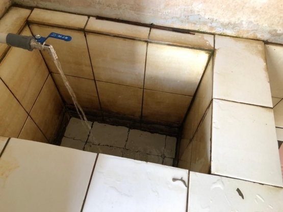 Kondisi Toilet Umum Yang Sudah Dibersihkan dan Dipasangkan Keran Air (dok. pribadi)