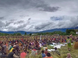 Rakyat Papua berkumpul untuk menggalang dana bagi Veronica Koman (Foto: Twitter/@veronicakoman)