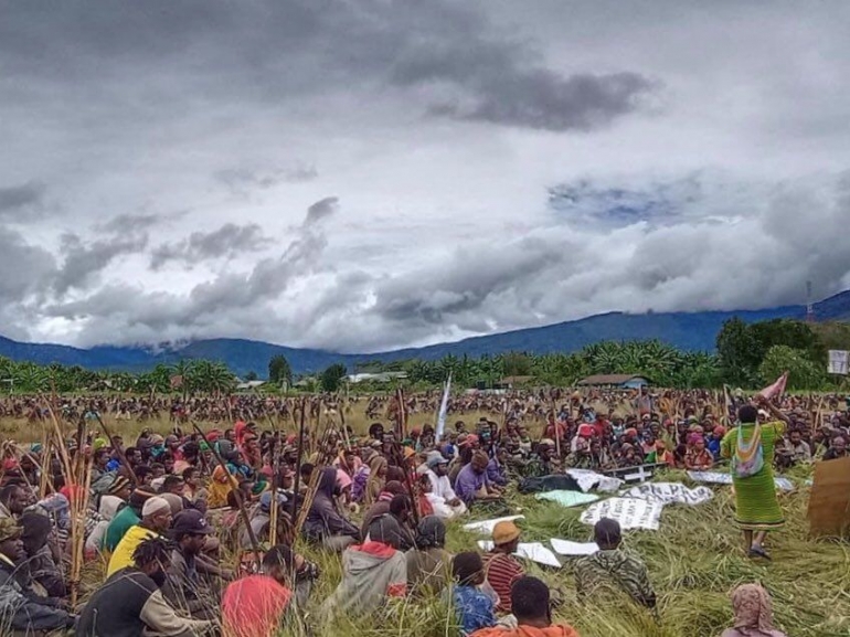 Rakyat Papua berkumpul untuk menggalang dana bagi Veronica Koman (Foto: Twitter/@veronicakoman)