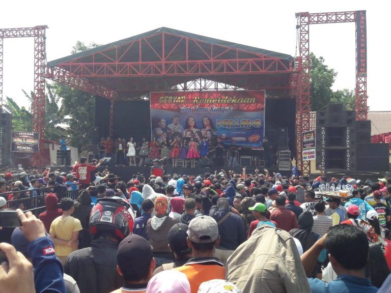 Meski pandemi, KPU tetap mengijinkan peserta pilkada menggelar konser musik saat kampanye (foto: tribratanews.jateng.polri.go.id)