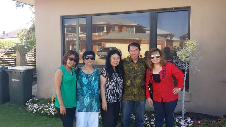 ket.foto: kopdar 5 tahun lalu di depan rumah putra kami/dok pri