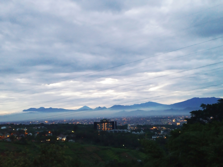 view pegunungan di kawasan Desa Ciburial/ sumber: dok. pribadi