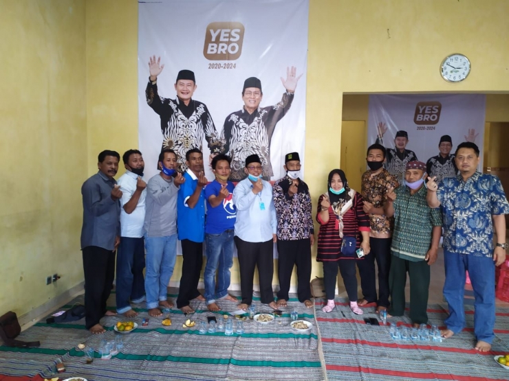 Foto bersama ketua parpol di tingkat kecamatan dan ketua relawan kec sambeng. (dokpri)