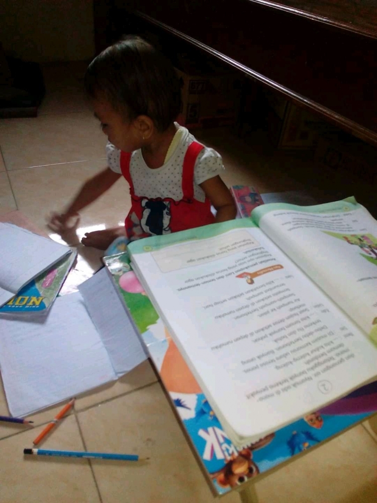 Anak belajar di rumah. Dokpri.