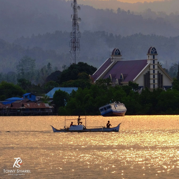 Senja di Tobelo - Halut. Sumber: koleksi pribadi