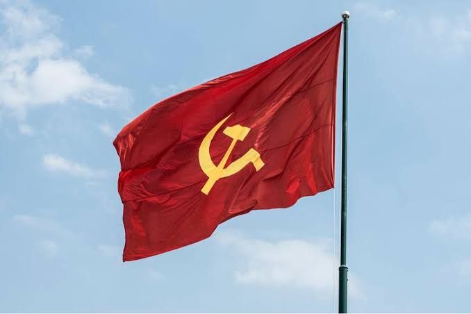 Bendera Simbol Komunis dengan logo palu arit (Sumber: kompas.com)