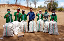 Dokpri. Saya bersama mahasiswa dalam gerakan bebas sampah di kecamatan Hu'u, Kabupaten Dompu-NTB, 
