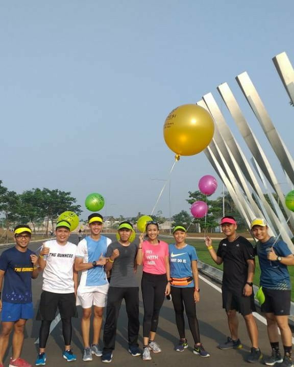Foto teman teman Komunitas lari Tangerang Runners bersama Melanie Putria . Dokumentasi Pribadi