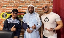 Syech Ali Jaber Bersama Gus Miftah dan Deddy Corbuzier - Sumber : bangkitmedia.com