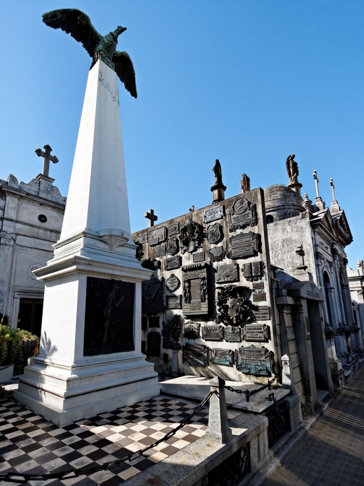 Pemakaman Recoleta, Buenos Aires. Sumber: foto oleh Barcex/ wikimedia
