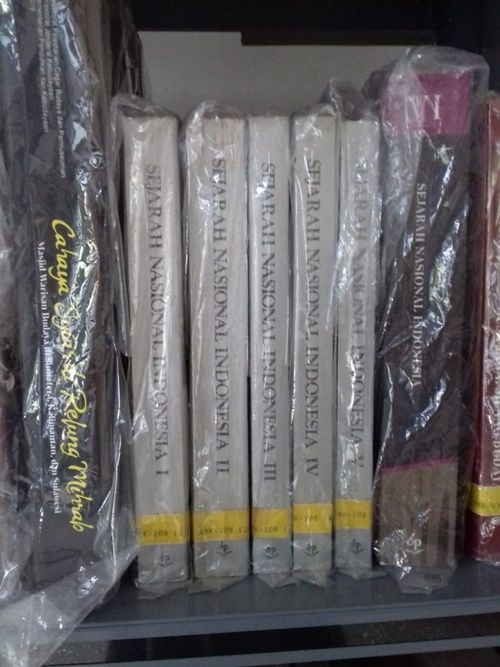 Buku Sejarah Nasional Indonesia 6 jilid (koleksi pribadi)
