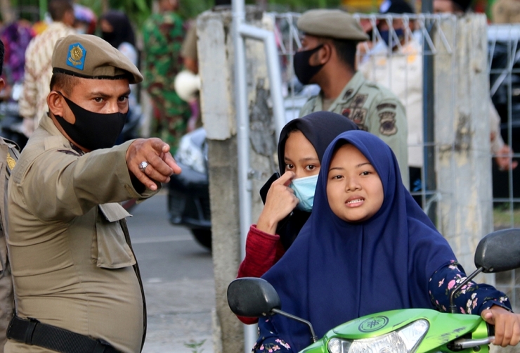 Operasi yustisi pendisiplinan protokol kesehatan dan penegakan hukum dalam upaya mencegah penularan Covid-19 semakin digiatkan di Aceh. (Foto: Kompas.com/Raja Umar)