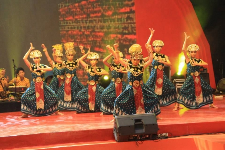 penari berusia 13 thn Sanggar seni Rebang Emas di epicentrum pada acara Indonesia Creative Power