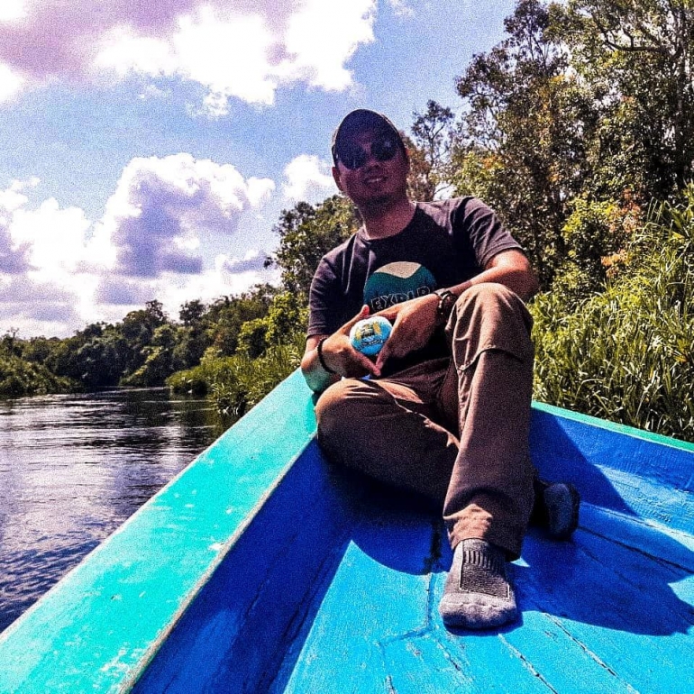 Dok Dien_Mahdi - Poto kenangan saat di kelotok dengan pemandangan Sungai Sekonyer dan Hutan Lindung Tanjung Puting