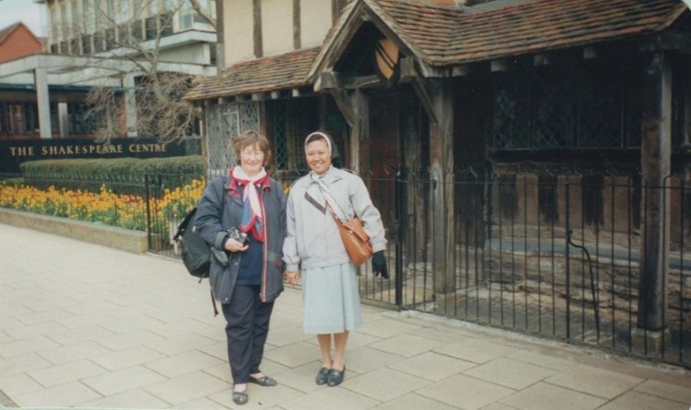 didepan rumah W S Stratford Upon Avon ( dok pri )
