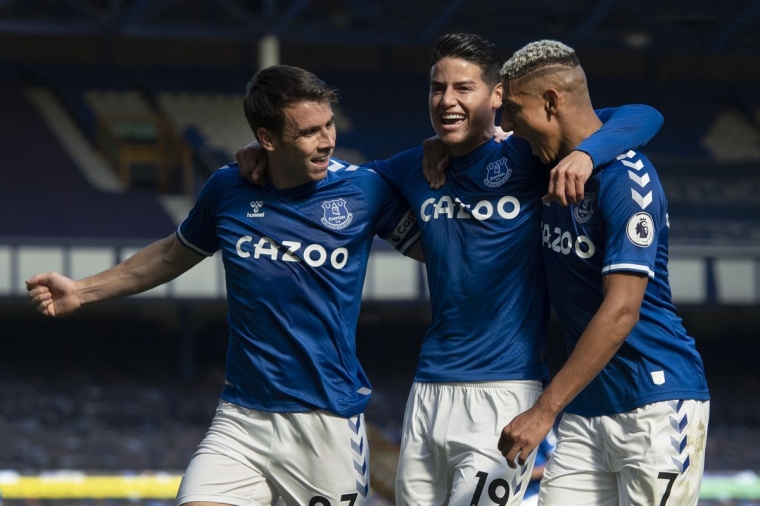James Rodriguez yang dulu merana di Real Madrid, kini merasakan kembali kebahagiaan bersama Everton. Dia tampil bagus di awal Liga Inggris 2020/21 (Foto: royalbluemersey.sbnation.com)