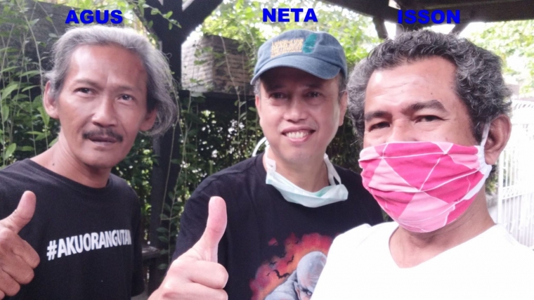 Agus Asianto (kiri) dari trenzindonesia.com, Neta S. Pane (tengah) dari Indonesia Police Watch (IPW), dan Isson Khairul (kanan). Menurut Neta, politisi harusnya memberi contoh bagaimana berorganisasi dengan baik. Foto: isson khairul