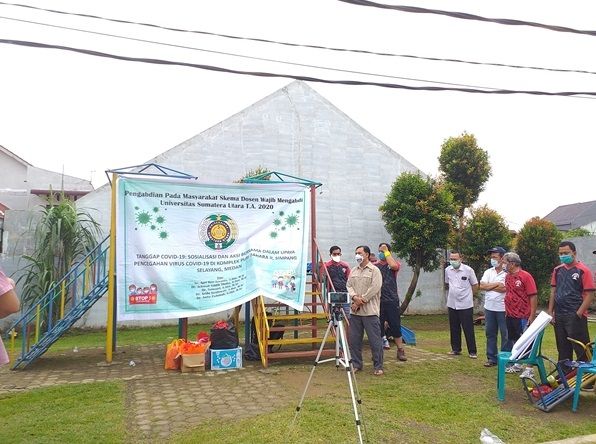 Tim PkM Dosen Fakultas Kehutanan USU memberikan sosialisasi pola hidup sehat di masa adaptasi kehidupan baru (dok. Fahutan USU 20/09/20)