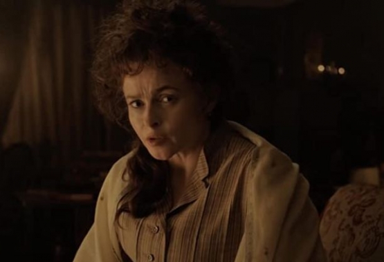 Helena memang sering berperan sebagai perempuan unik (sumber: IMDb/Netflix)