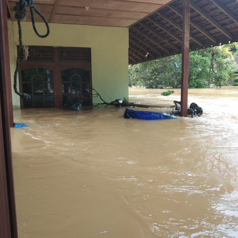 Foto Banjir yang terjadi (22/9) kemarin, di Kecamatan Simpang Dua, Kabupaten Ketapang, Kalimantan Barat (Foto dok : Dari Berbagai sumber)