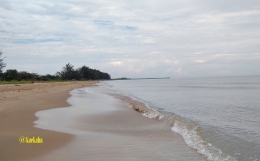Penampakan Tanjung Selatan Di Ujung  Cakrawala Pantai Batakan | @kaekaha