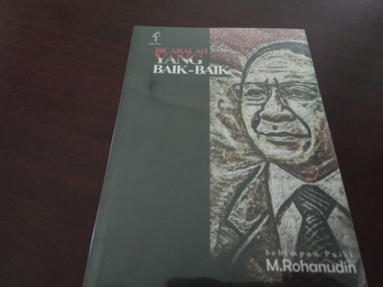 Buku kumpulan puisi karya Dirut RRI M. Rohanudin (dokpri)