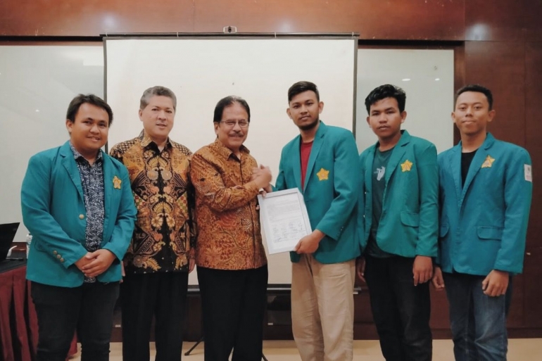 Teks foto : BEM FISIP se-Sumatera bersama Menteri ATR/BPN, Ist