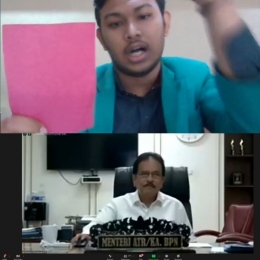 Teks foto : Ketua BEM FISIP se-Sumatera kartu merahkan menteri agraria, Ist
