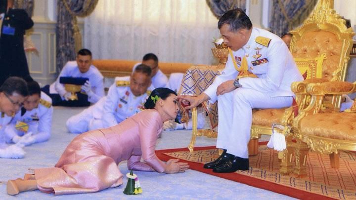 Raja Maha Vajiralongkorn, raja yang jauh dari ekspekstasi rakyat Thailand dengan gaya hidup dan gaya kepemimpinannya yang dinilai sangat buruk. Sumber: wartakepri