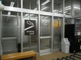 Ruang Merokok di Dalam Gedung. Sumber : http://www.sapporo-kenkoh.com