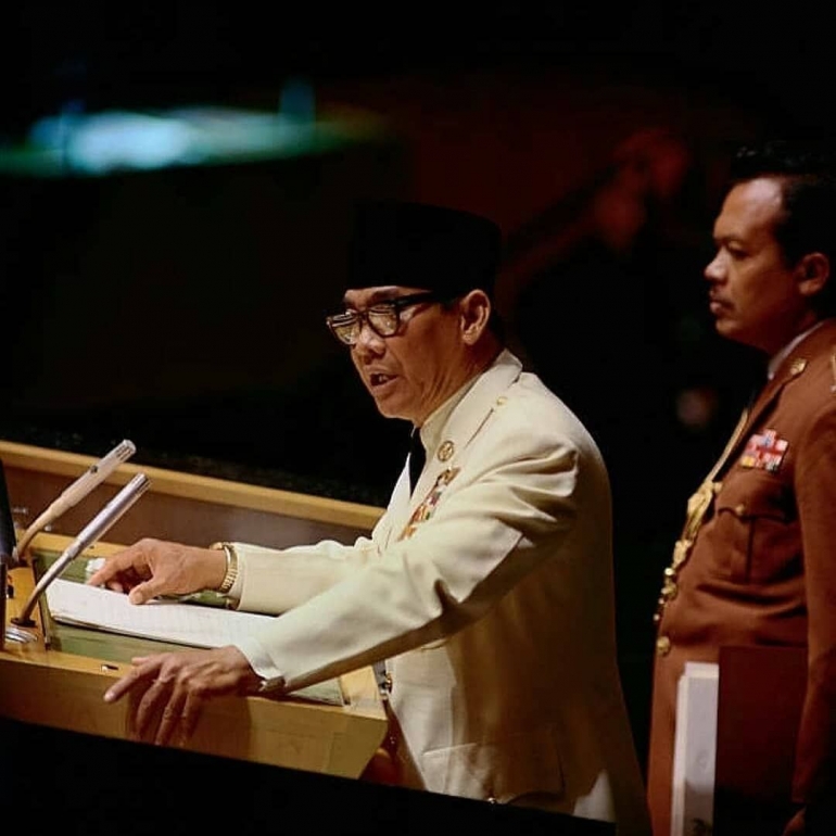 Presiden Sukarno pada saat berpidato di Sidang Umum PBB (Sumber: Instagram akun presidensukarno) 