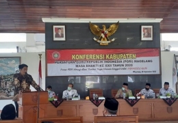Bupati Magelang Zenal Arifin, S.I.P. memberi sambutan dalam Konferkab PGRI Magelang, Sabtu (26/9/2020). (foto: Narwan Eska)