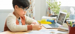 Anak belajar di rumah (id.theasianparent.com)
