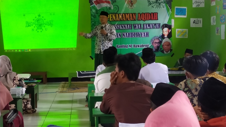 Saekhudin Al Malid saat memberi pencerahan tentang Aswaja.(FOTO : Cokie)