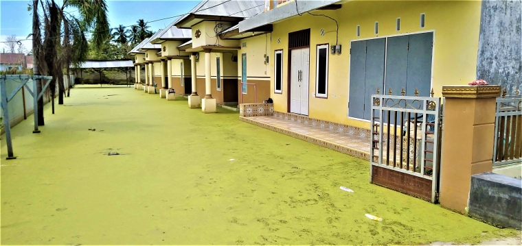 Rumah penduduk yang dikosongkan karena banjir di wilayah gedung olah raga (GOR) Pohuwato (Gambar: Marahalim Siagian)