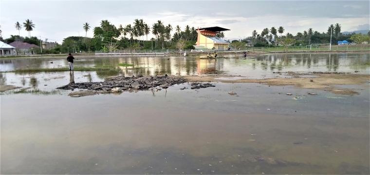 Lapangan dan gedung olah raga Pohuwato tergenang banjir (Gambat: Marahalim Siagian)
