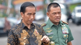 Presiden Jokowi bersama Gatot Nurmantyo saat masih menjabat Panglima TNI (Foto: Antara/ Yudhi Mahatma).