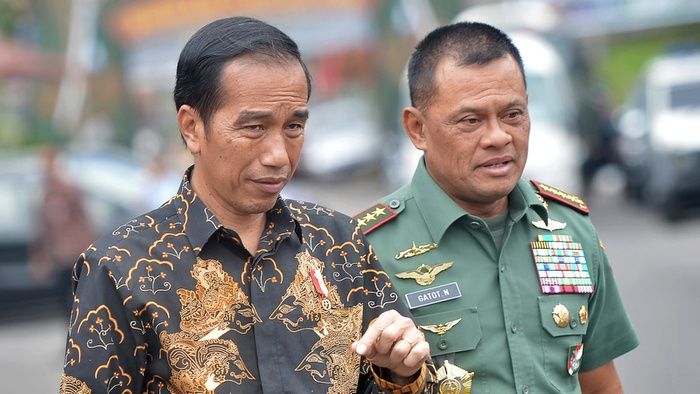 Presiden Jokowi bersama Gatot Nurmantyo saat masih menjabat Panglima TNI (Foto: Antara/ Yudhi Mahatma).