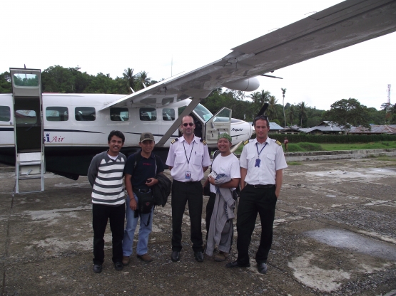 Dari Manokwari ibukota Papua Barat menggunakan pesawat twin otter ke Teluk Bintuni (Dokpri)